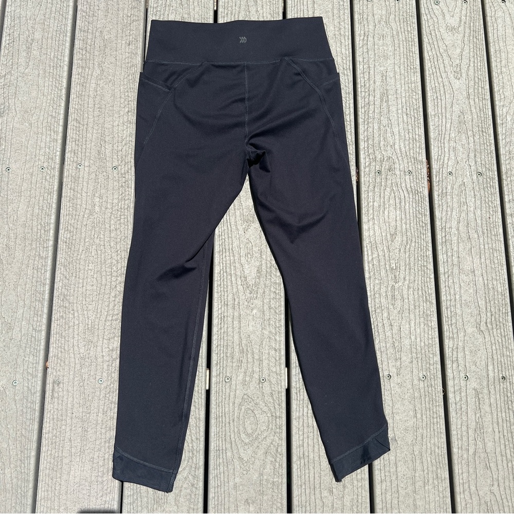 All in Motion: Women’s Athletic Leggings in Black. Size Large. - Picture 2 of 11